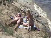Нудисты на пляже