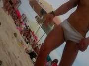 Порно с крытой камеры на пляже
